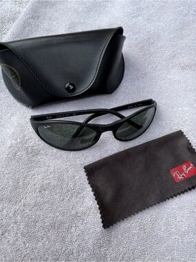 Ray-Ban RB 2029 PS7 W2174 Black Oval Sunglasses w/ Case